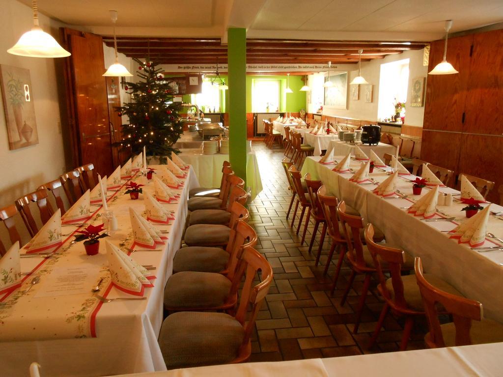 Hôtel Landgasthof Schutzen à Tengen Extérieur photo