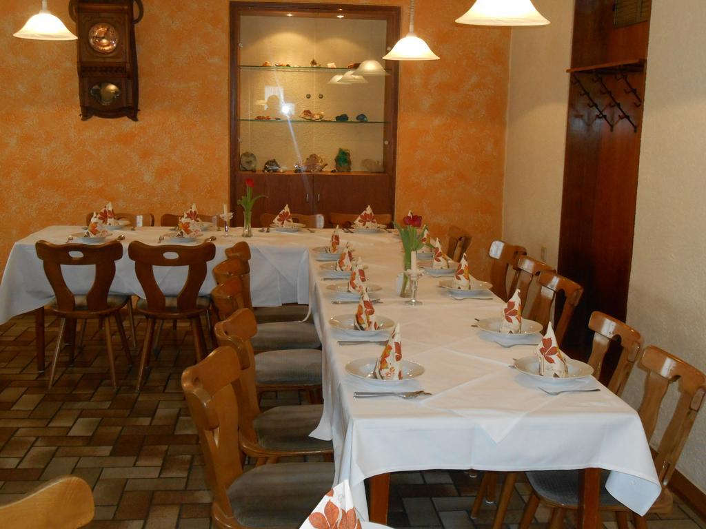 Hôtel Landgasthof Schutzen à Tengen Extérieur photo
